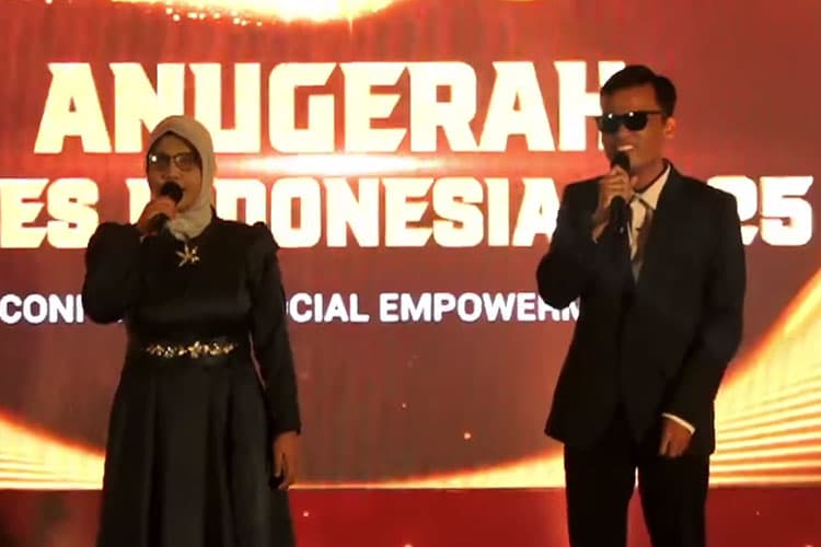 Putri dan Dias dari Yayasan Anak Bangsa Hangatkan Panggung ATI 2025 Lewat Lagu “Mangu”